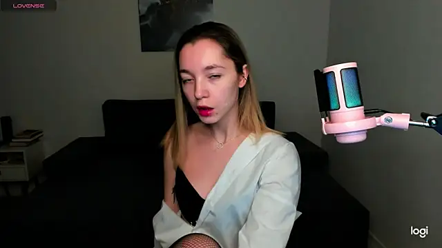 MiaThaine online show from December 14, 2024, 1:59 pm