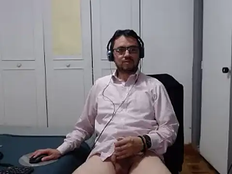 Snapshot of Diptongo chatting on December 2, 2024, 10:23 pm Diptongo online show from December 2, 2024, 10:23 pm