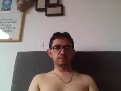 Snapshot of Diptongo chatting on February 26, 2025, 9:05 pm Diptongo online show from February 26, 2025, 9:05 pm