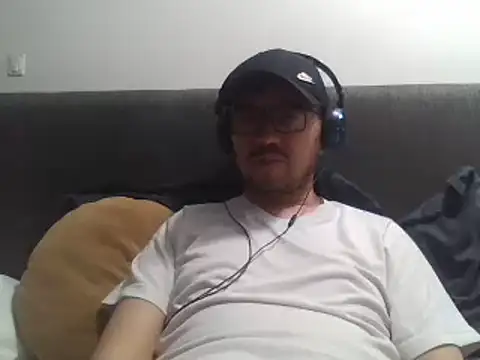 Snapshot of Diptongo chatting on March 21, 2025, 3:44 am Diptongo online show from March 21, 2025, 3:44 am