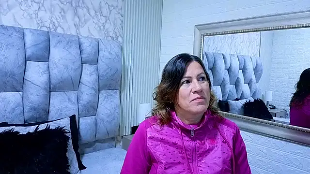 Snapshot of charlotte__G chatting on November 4, 2025, 11:42 am charlotte G online show from November 4, 2025, 11:42 am