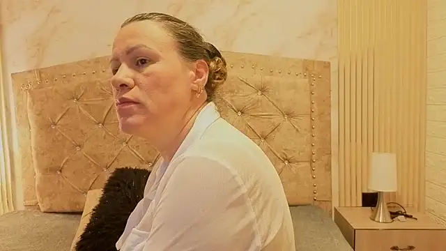 Snapshot of charlotte__G chatting on November 8, 2025, 11:32 am charlotte G online show from November 8, 2025, 11:32 am