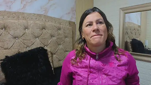 Snapshot of charlotte__G chatting on November 11, 2025, 10:37 am charlotte G online show from November 11, 2025, 10:37 am