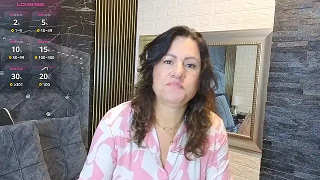 Snapshot of charlotte__G chatting on February 1, 2026, 11:20 am charlotte G online show from February 1, 2026, 11:20 am