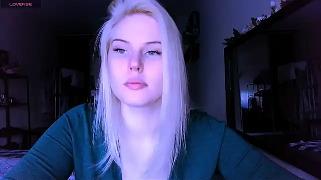 VoluptuousDreams online show from March 16, 2025, 2:55 pm