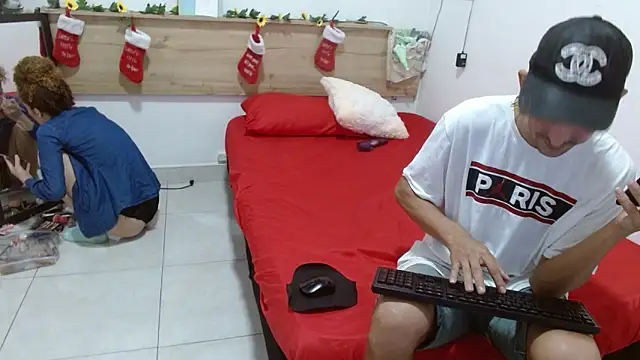 Snapshot of Zamu_1992 chatting on December 17, 2024, 7:48 pm Zamu 1992 online show from December 17, 2024, 7:48 pm