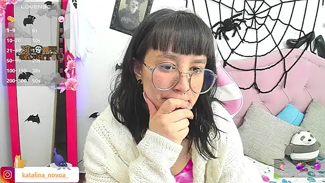 Katalina novoa online show from October 16, 2025, 2:12 am