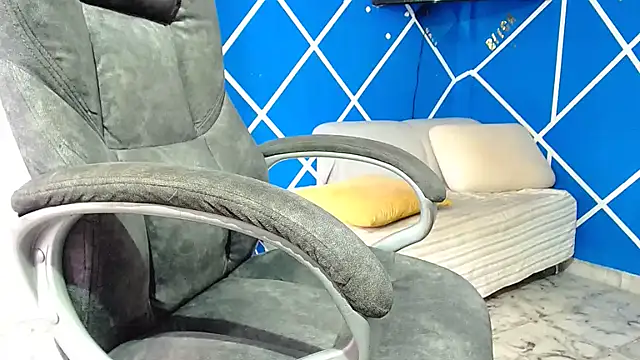 Snapshot of alexander_megan chatting on October 30, 2025, 2:51 pm alexander megan online show from October 30, 2025, 2:51 pm