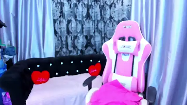 KamilaFoxy online show from September 17, 2025, 4:14 am