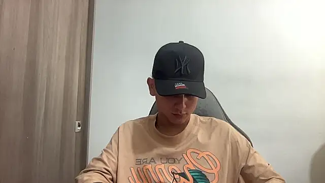 Snapshot of bob_petterson chatting on February 15, 2025, 8:11 pm bob petterson online show from February 15, 2025, 8:11 pm