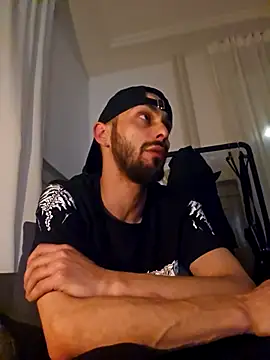 denisxlRo online show from April 4, 2026, 11:02 pm