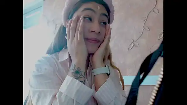 Snapshot of Miabonnett_ chatting on October 1, 2025, 12:11 pm Miabonnett online show from October 1, 2025, 12:11 pm