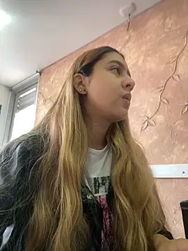 Snapshot of Miabonnett_ chatting on October 10, 2025, 12:04 pm Miabonnett online show from October 10, 2025, 12:04 pm