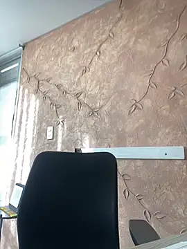 Snapshot of Miabonnett_ chatting on October 15, 2025, 12:05 pm Miabonnett online show from October 15, 2025, 12:05 pm