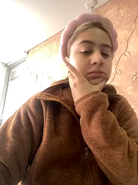 Snapshot of Miabonnett_ chatting on October 21, 2025, 12:06 pm Miabonnett online show from October 21, 2025, 12:06 pm