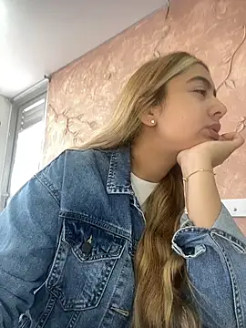 Snapshot of Miabonnett_ chatting on November 5, 2025, 12:16 pm Miabonnett online show from November 5, 2025, 12:16 pm