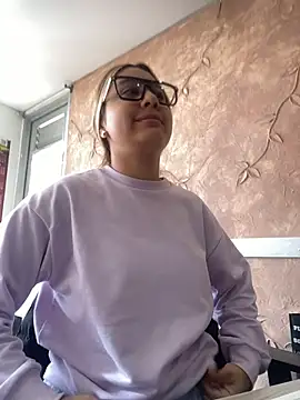 Miabonnett  online show from December 14, 2025, 1:05 pm