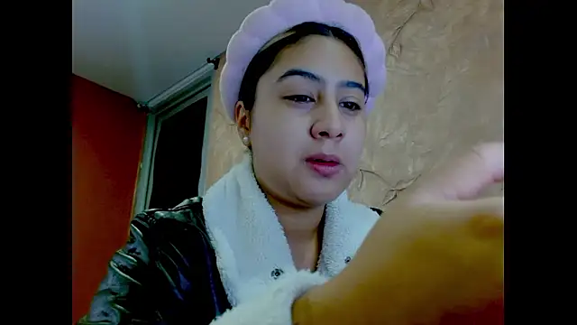 Miabonnett  online show from January 9, 2026, 12:19 pm