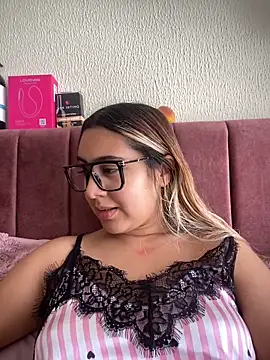 Miabonnett  online show from February 25, 2026, 3:21 pm