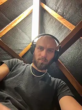 Snapshot of pervy_devil chatting on October 7, 2025, 6:32 am pervy devil online show from October 7, 2025, 6:32 am