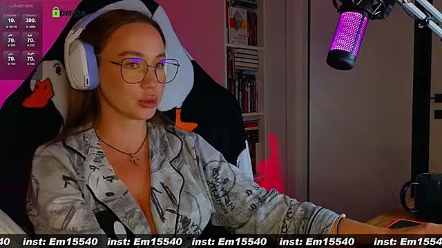 Snapshot of Emili1- chatting on January 15, 2025, 4:00 pm Emili1- online show from January 15, 2025, 4:00 pm