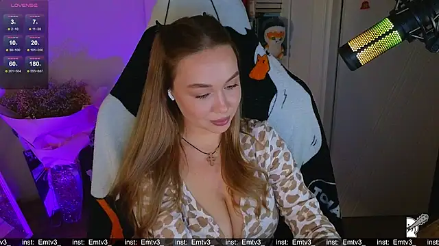 Emili1- online show from December 15, 2025, 2:32 pm