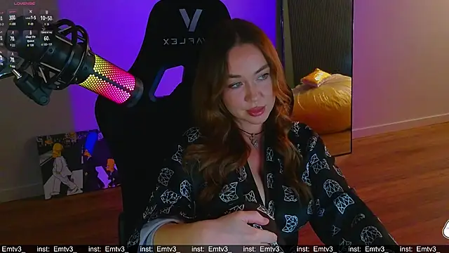 Snapshot of Emili1- chatting on July 8, 2026, 9:36 am Emili1- online show from July 8, 2026, 9:36 am