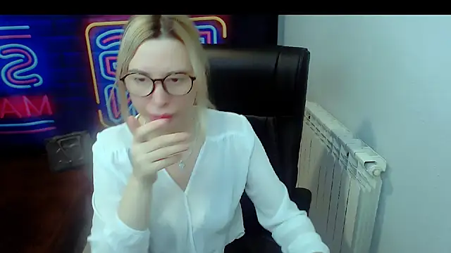 Snapshot of kerakiss877 chatting on February 13, 2025, 12:02 am kerakiss877 online show from February 13, 2025, 12:02 am