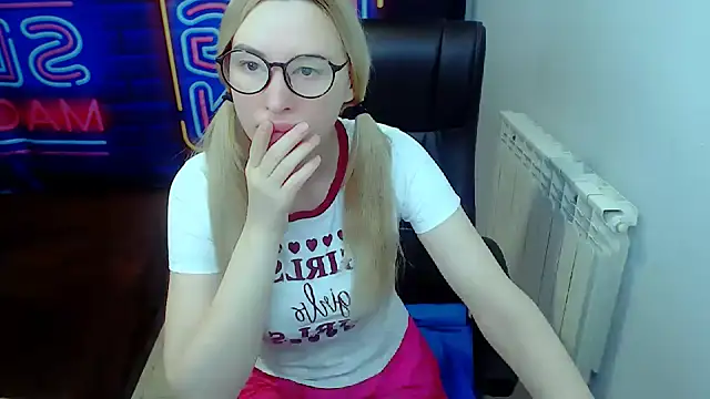 Snapshot of kerakiss877 chatting on February 25, 2025, 8:19 pm kerakiss877 online show from February 25, 2025, 8:19 pm