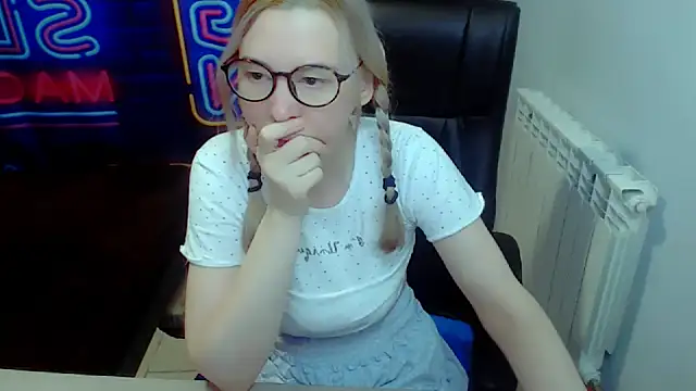 Snapshot of kerakiss877 chatting on March 22, 2025, 4:45 am kerakiss877 online show from March 22, 2025, 4:45 am