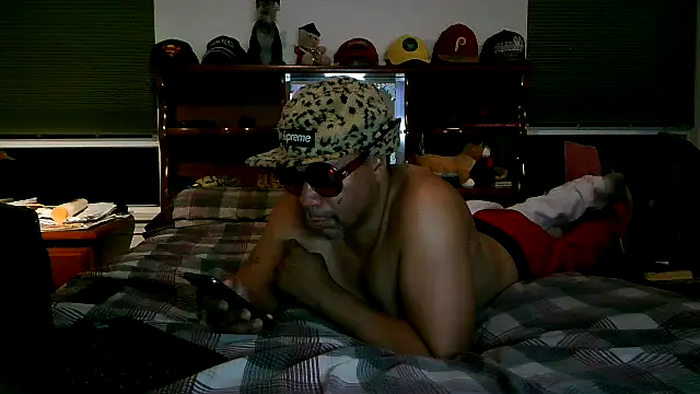 Snapshot of pimpdaddy4ever chatting on November 14, 2025, 2:21 am pimpdaddy4ever online show from November 14, 2025, 2:21 am