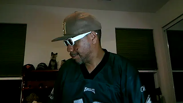 Snapshot of pimpdaddy4ever chatting on December 18, 2025, 3:23 am pimpdaddy4ever online show from December 18, 2025, 3:23 am