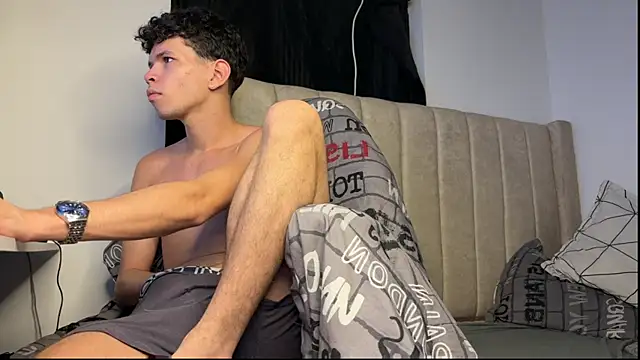 Snapshot of melo_prin chatting on December 22, 2024, 5:12 am melo prin online show from December 22, 2024, 5:12 am