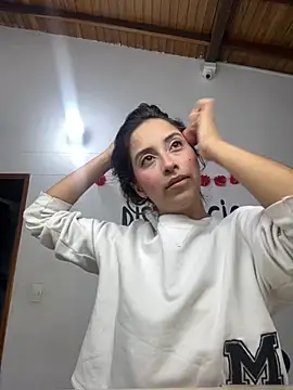 Snapshot of little-Emma chatting on September 19, 2025, 2:46 am little-Emma online show from September 19, 2025, 2:46 am