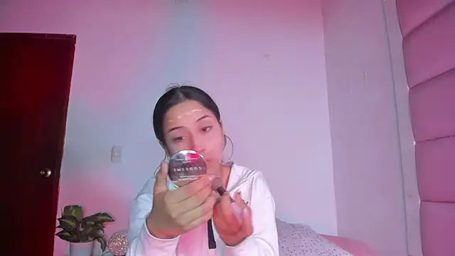 Snapshot of little-Emma chatting on October 1, 2025, 3:12 am little-Emma online show from October 1, 2025, 3:12 am