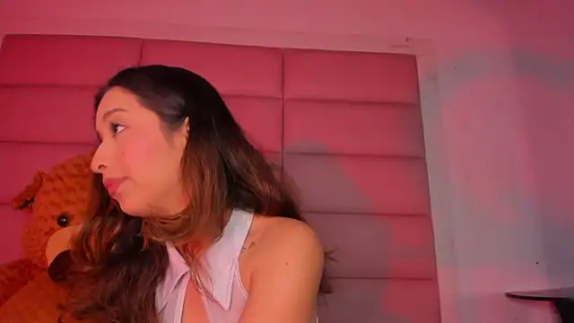 Snapshot of little-Emma chatting on November 12, 2025, 11:03 pm little-Emma online show from November 12, 2025, 11:03 pm