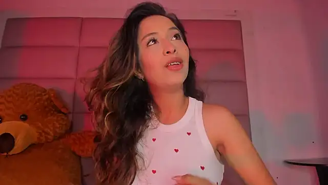 Snapshot of little-Emma chatting on November 21, 2025, 11:47 pm little-Emma online show from November 21, 2025, 11:47 pm