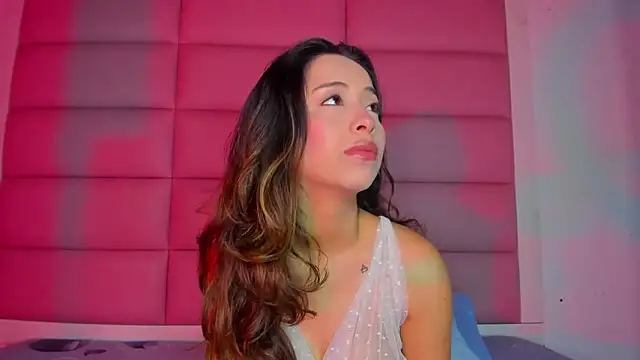 Snapshot of little-Emma chatting on December 5, 2025, 3:04 am little-Emma online show from December 5, 2025, 3:04 am