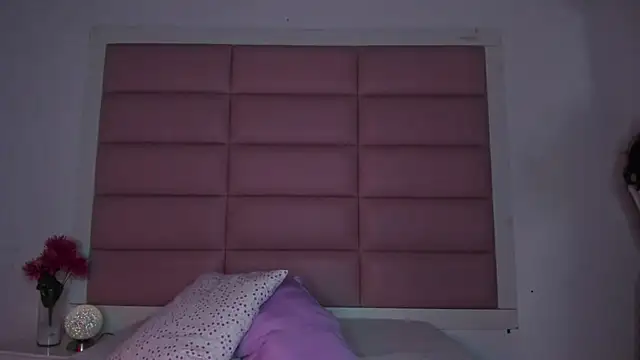 Snapshot of little-Emma chatting on January 7, 2026, 3:09 am little-Emma online show from January 7, 2026, 3:09 am