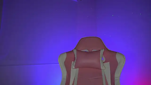 Snapshot of little-Emma chatting on February 13, 2026, 3:13 am little-Emma online show from February 13, 2026, 3:13 am