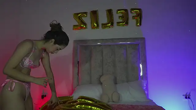 Snapshot of little-Emma chatting on February 22, 2026, 4:02 am little-Emma online show from February 22, 2026, 4:02 am