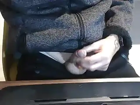 Snapshot of Adri_gard chatting on December 14, 2024, 8:02 am Adri gard online show from December 14, 2024, 8:02 am