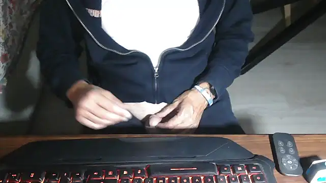 Snapshot of Adri_gard chatting on October 10, 2025, 9:03 pm Adri gard online show from October 10, 2025, 9:03 pm