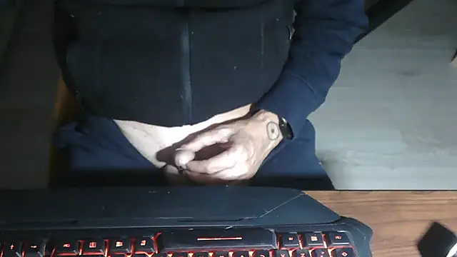 Snapshot of Adri_gard chatting on November 11, 2025, 9:15 pm Adri gard online show from November 11, 2025, 9:15 pm