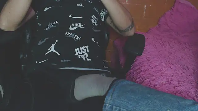 OldManAndGirlishLady online show from December 24, 2024, 2:10 am