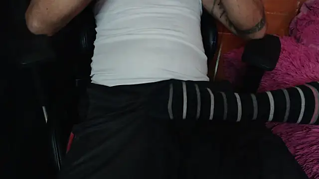 OldManAndGirlishLady online show from February 15, 2025, 2:04 am