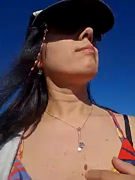 Snapshot of Reinacatchile chatting on January 1, 2025, 9:52 pm Reinacatchile online show from January 1, 2025, 9:52 pm