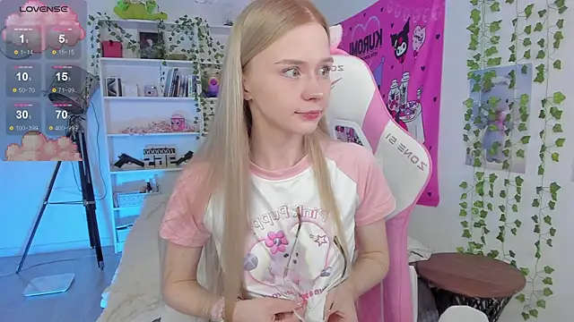 Snapshot of Milia_Parker chatting on February 24, 2025, 2:19 am Milia Parker online show from February 24, 2025, 2:19 am