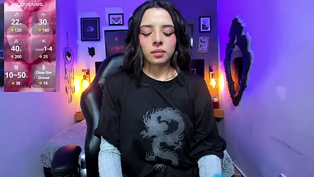 Charlotte  Benett online show from February 11, 2025, 3:29 am