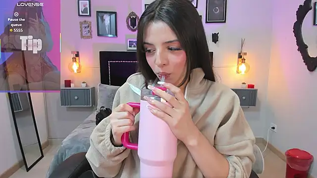 Snapshot of Charlotte__Benett chatting on October 7, 2025, 3:36 am Charlotte Benett online show from October 7, 2025, 3:36 am